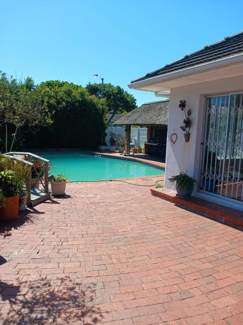 5 Bedroom House for Sale - Western Cape
