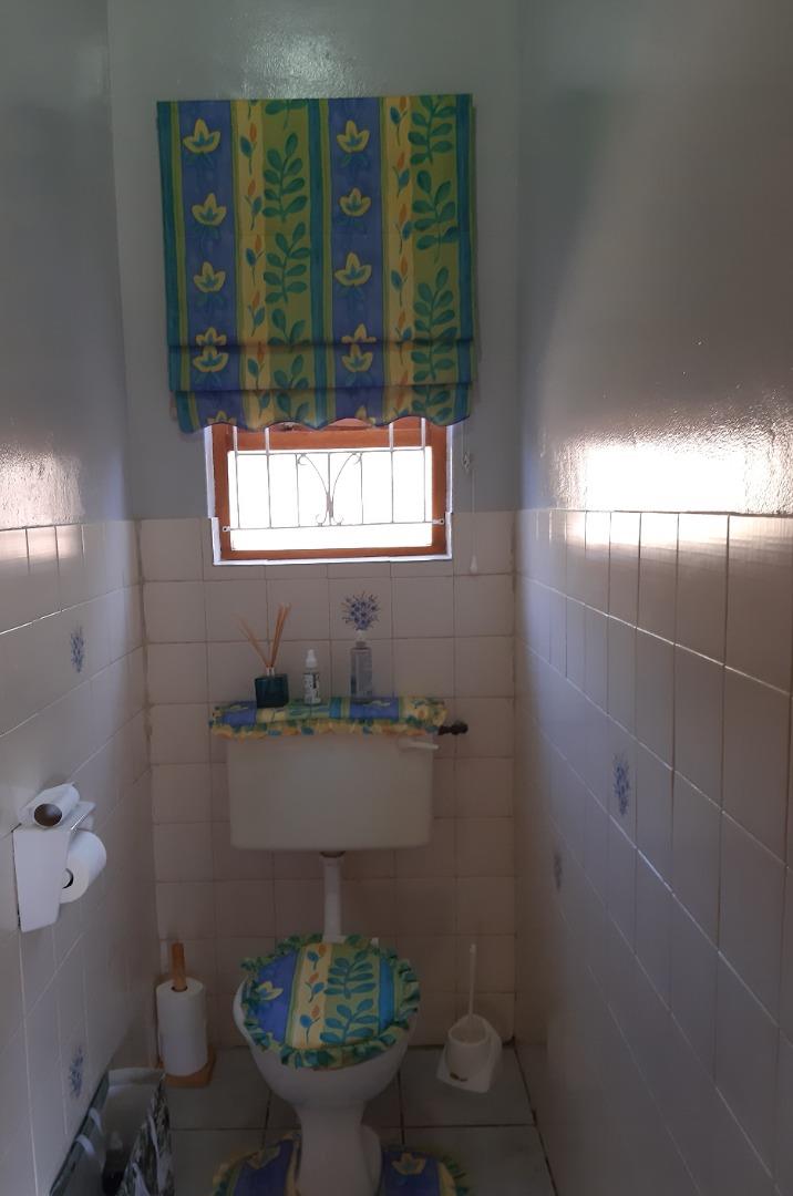 711826_BATHROOM_TOILET_(1).jpg