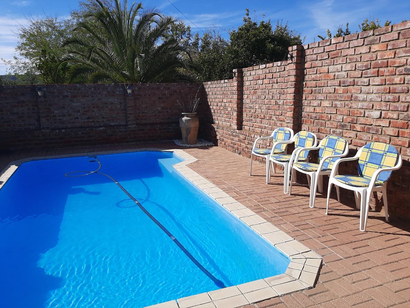 711826_POOL_AND_BRAAI_AREA_(4).jpg