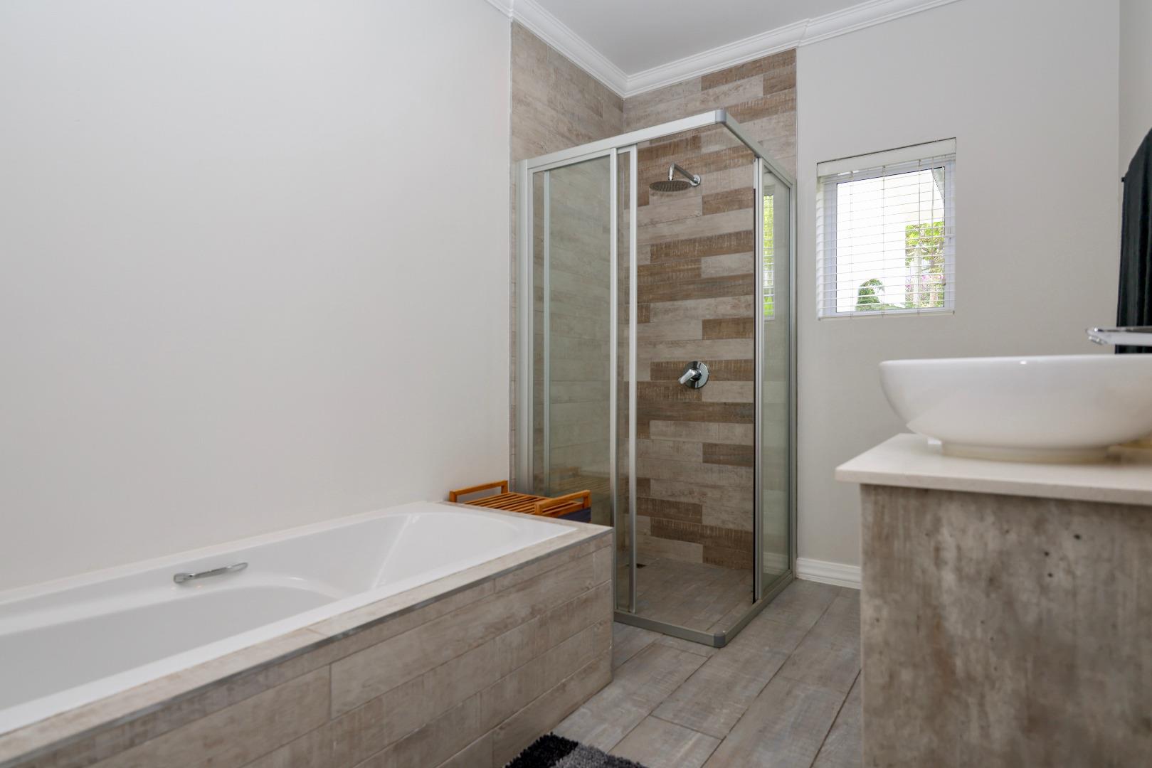 765265_Bathroom_1(1).JPG