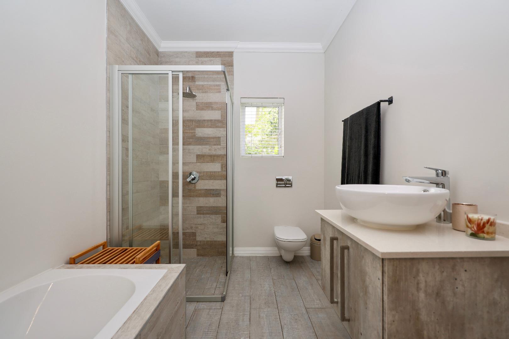 765265_Bathroom_1.JPG