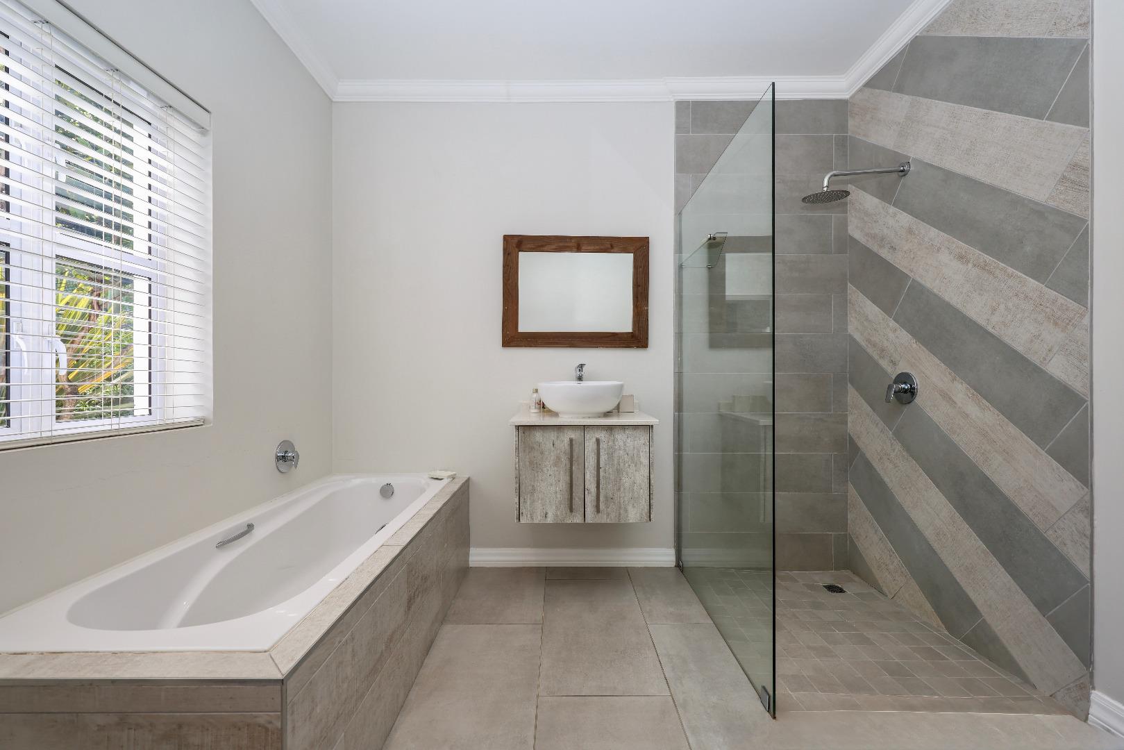 765265_Bathroom_2(1).JPG