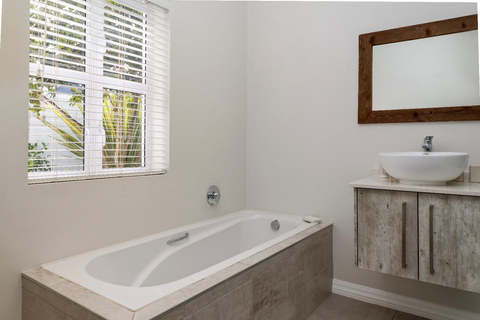 765265_Bathroom_2(2).JPG