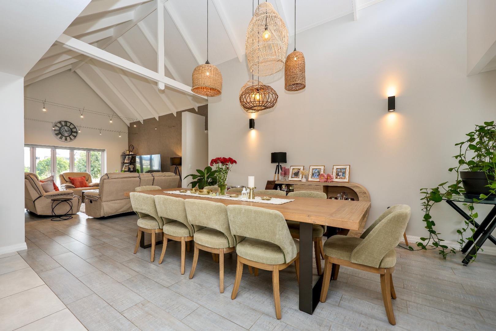 765265_Dining(2).JPG