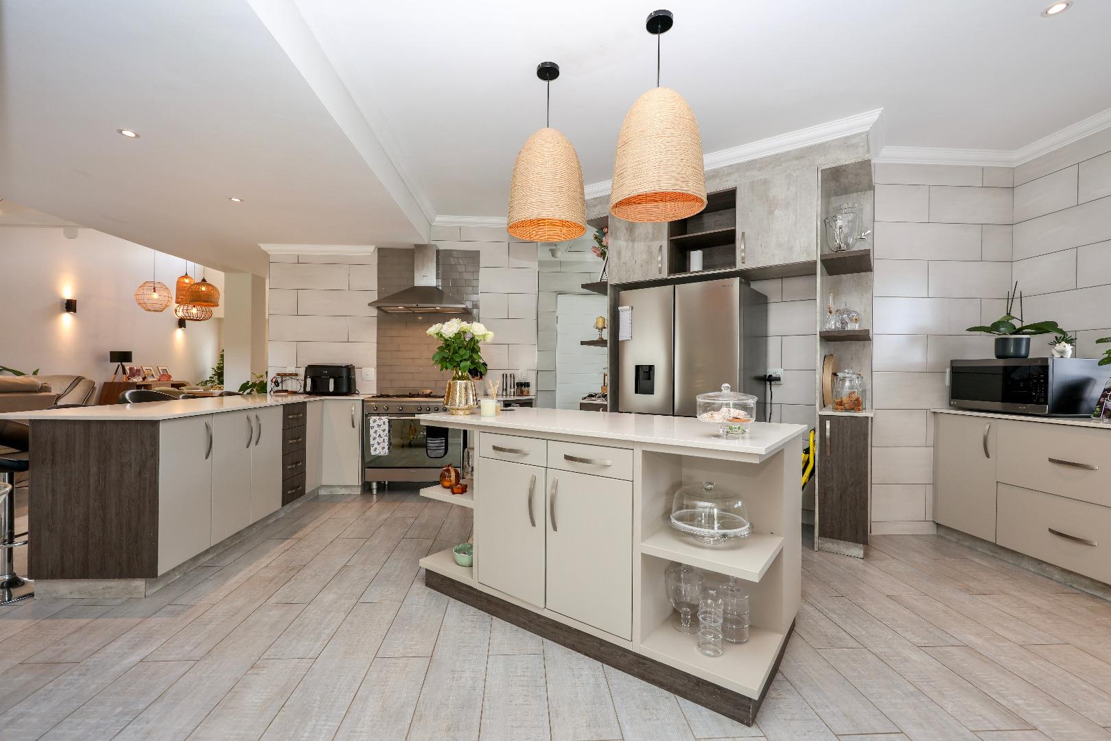 765265_Kitchen(1).JPG