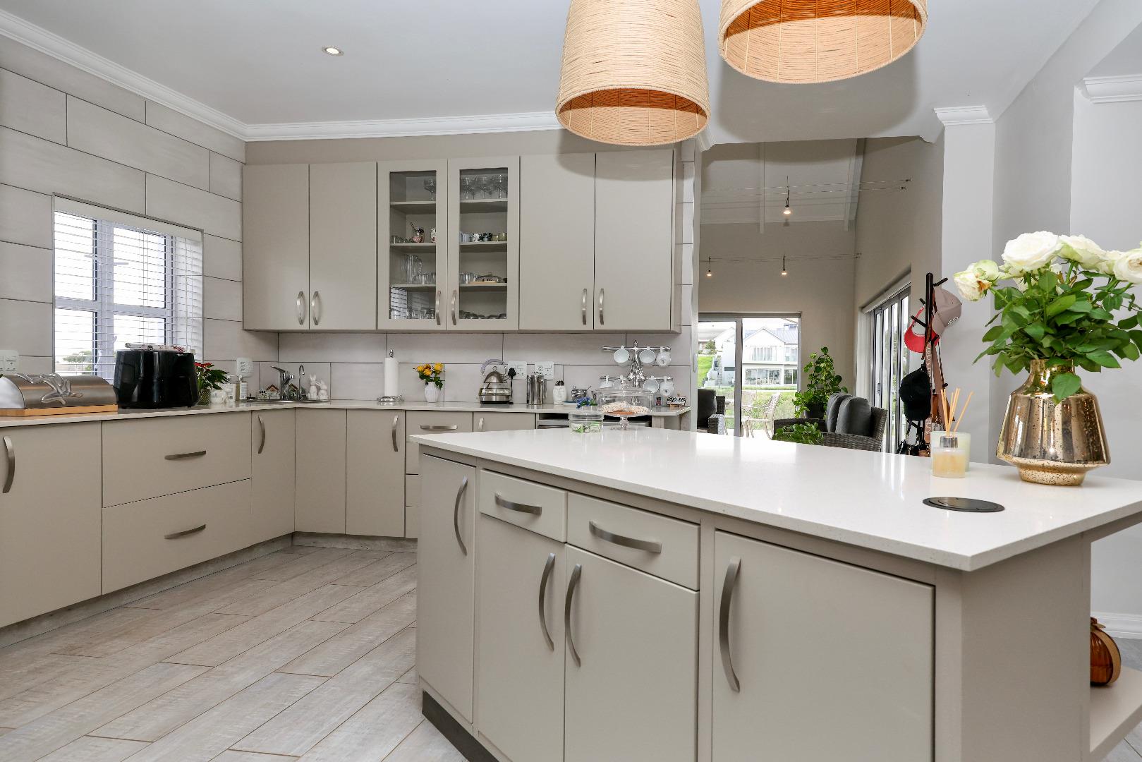 765265_Kitchen(2).JPG