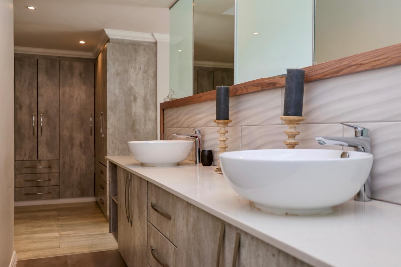 765265_Main_Bathroom_.PNG