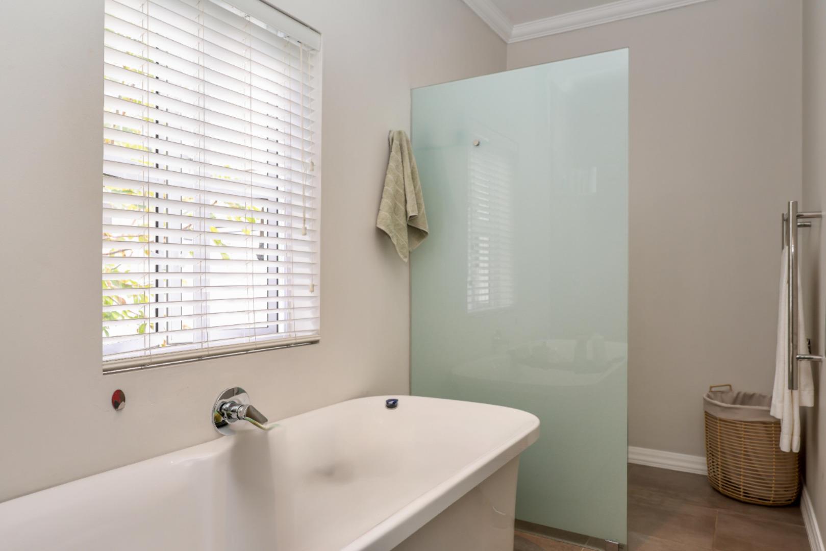 765265_Main_bathroom__edit.JPG